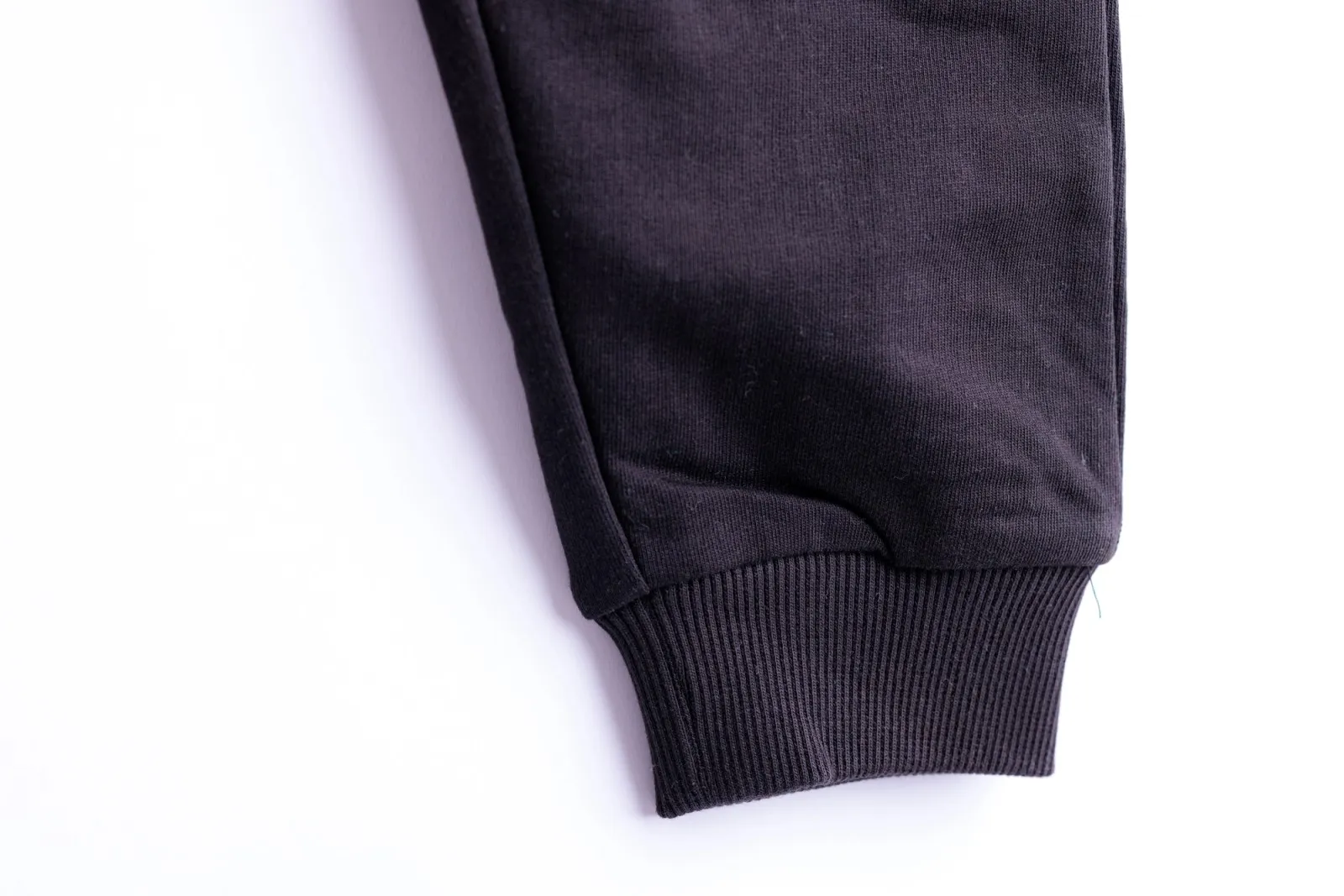 Ribbed ankle cuffs